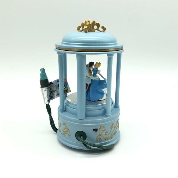 Hallmark Keepsake Ornament Cinderella at the Ball Disney Magic Light/Motion - Picture 3 of 6